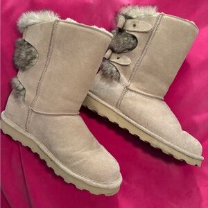 BearPaw Women's Tan Winter Boots with Gray Fur